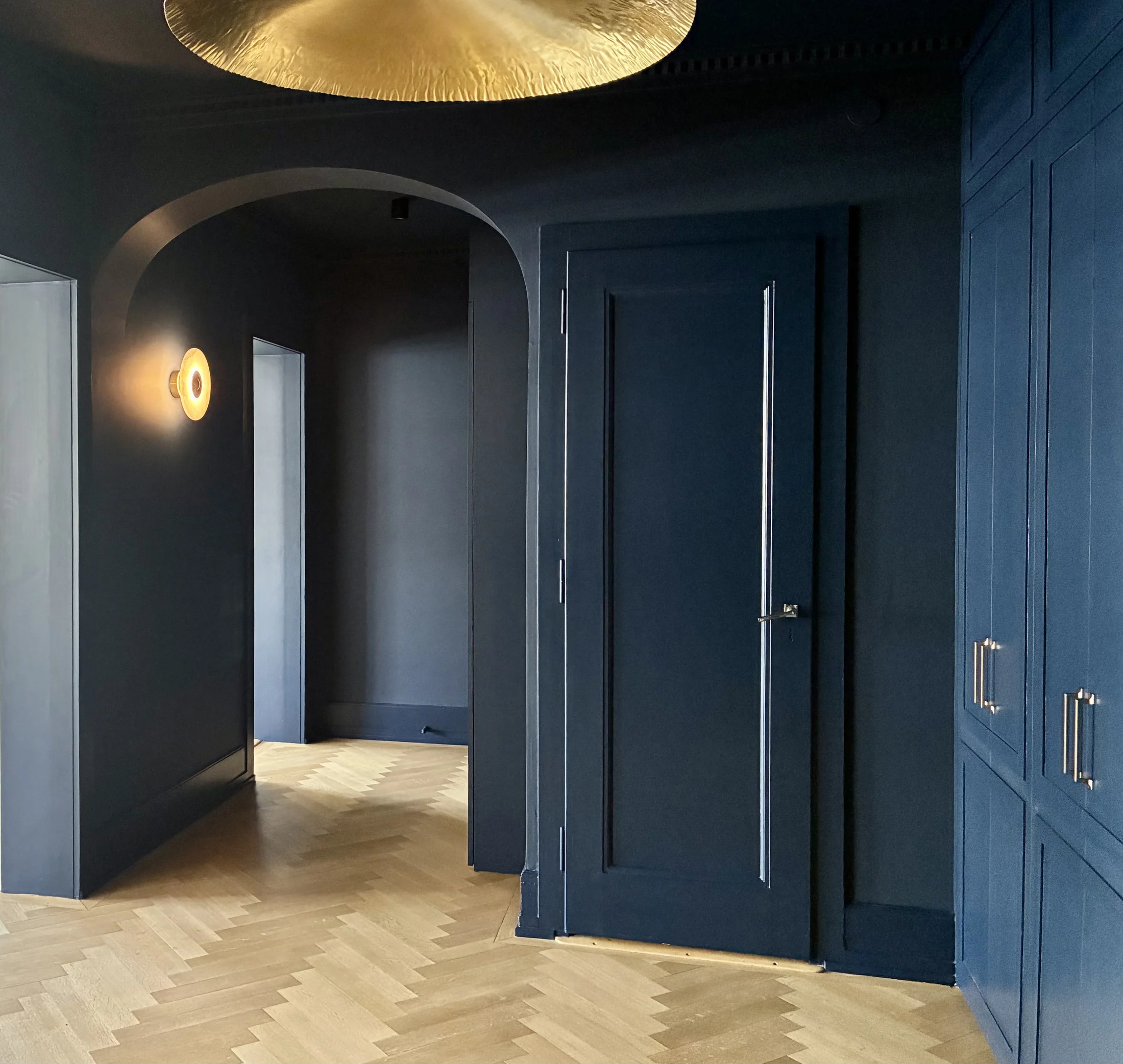 Champel - Une entrée en bleu nuit — réalisation de l’Atelier des Rocailles