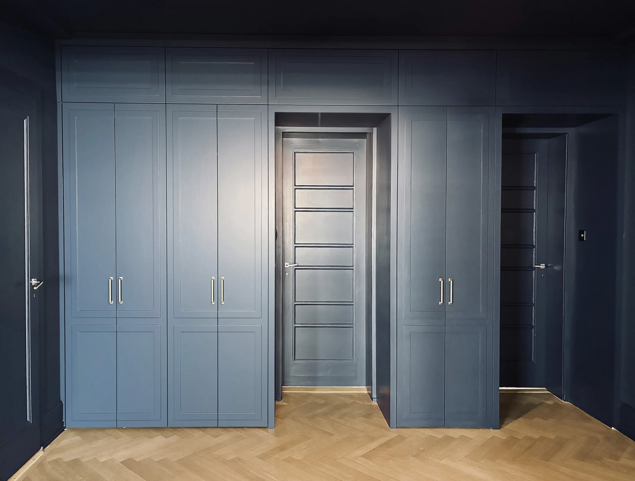 Champel - Une entrée en bleu nuit — réalisation de l’Atelier des Rocailles