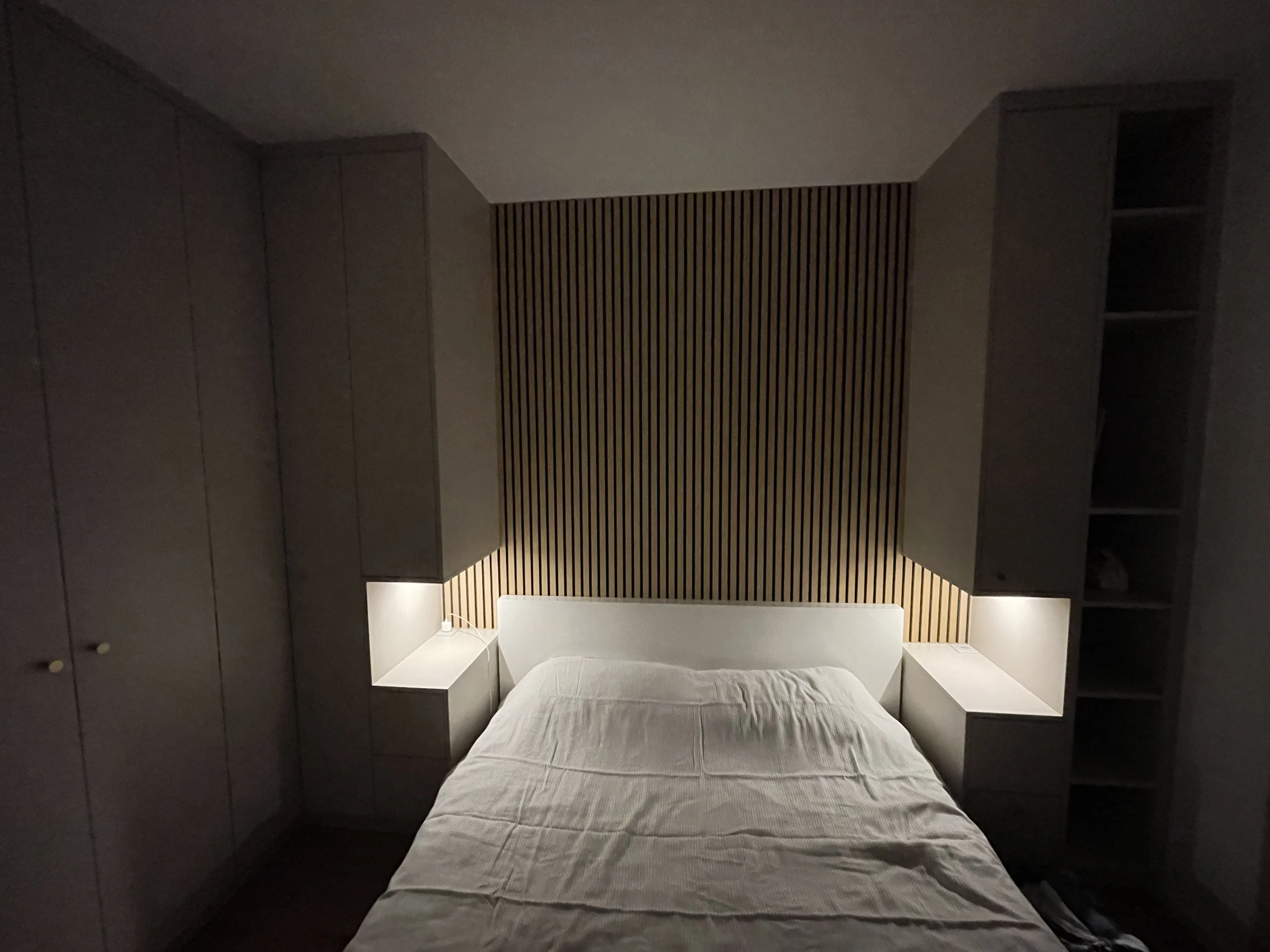 Grand Lancy - Une tête de lit sur mesure — réalisation de l’Atelier des Rocailles
