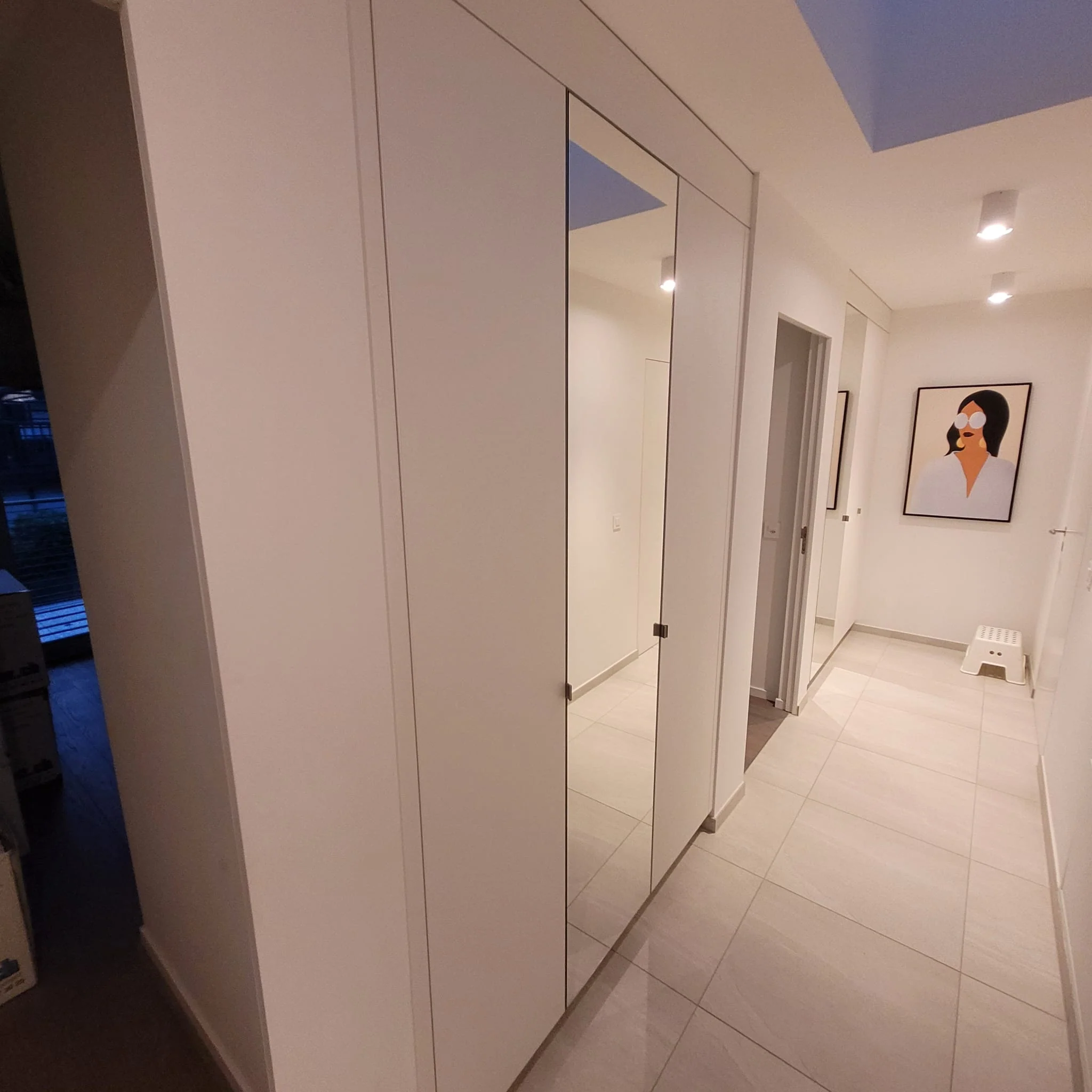 Un dressing éclairé — réalisation de l’Atelier des Rocailles