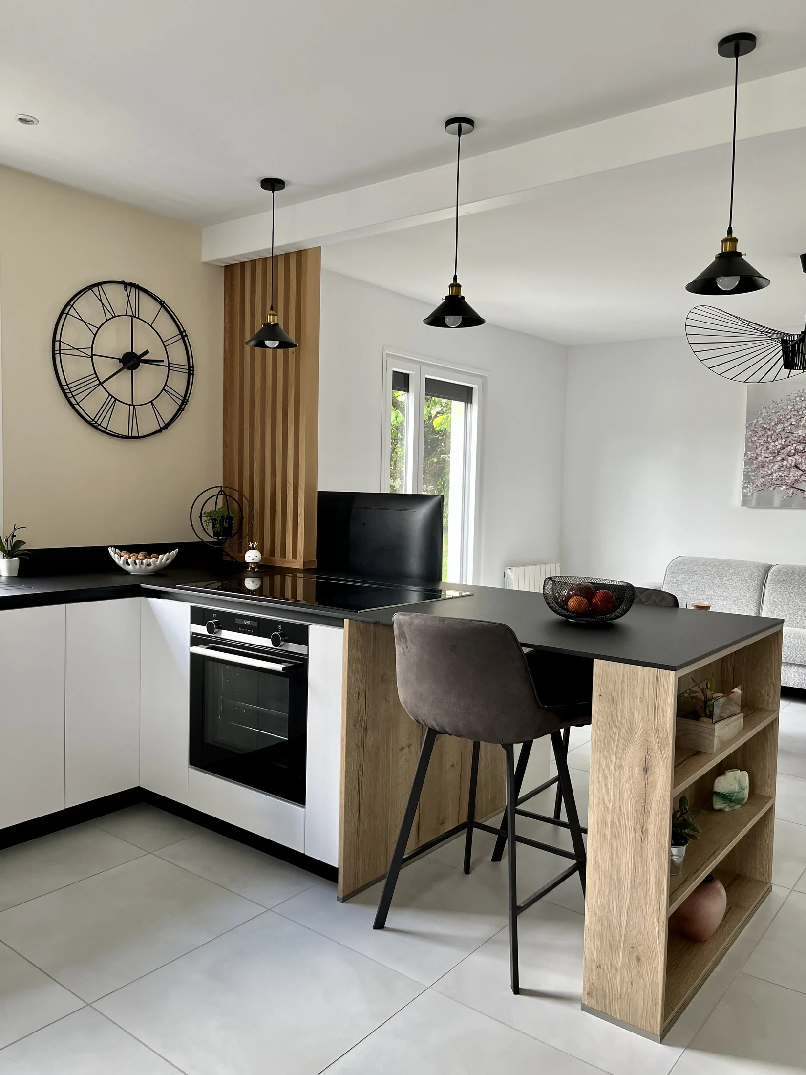 La Roche sur Foron - Blanc & bois, Fusion Cuisine /  Salon — réalisation de l’Atelier des Rocailles
