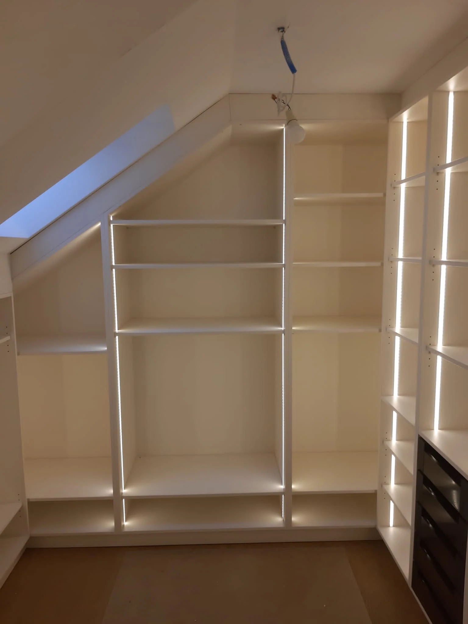Vessy - Des rangements lumineux sous les combles — réalisation de l’Atelier des Rocailles