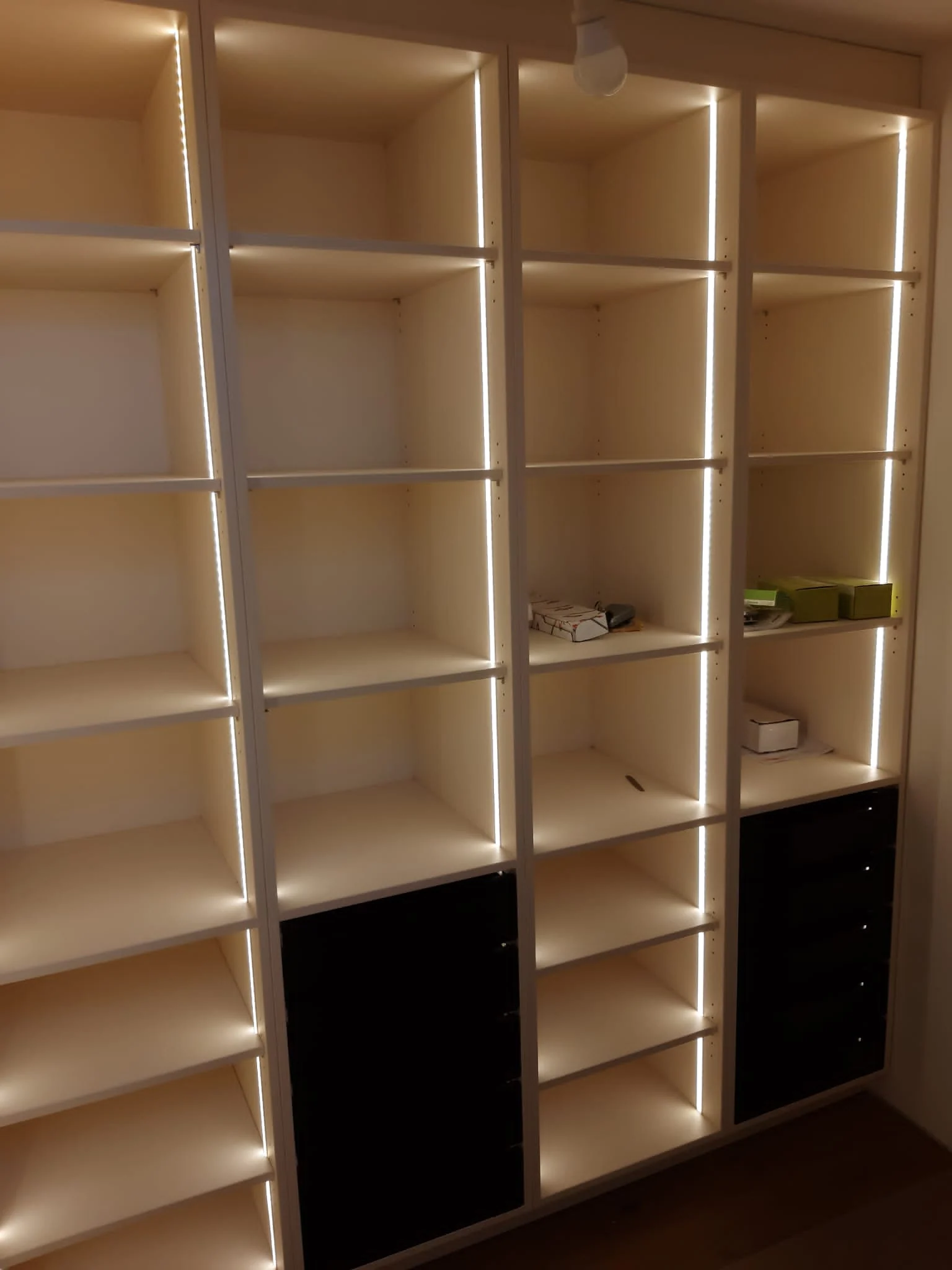 Vessy - Des rangements lumineux sous les combles — réalisation de l’Atelier des Rocailles
