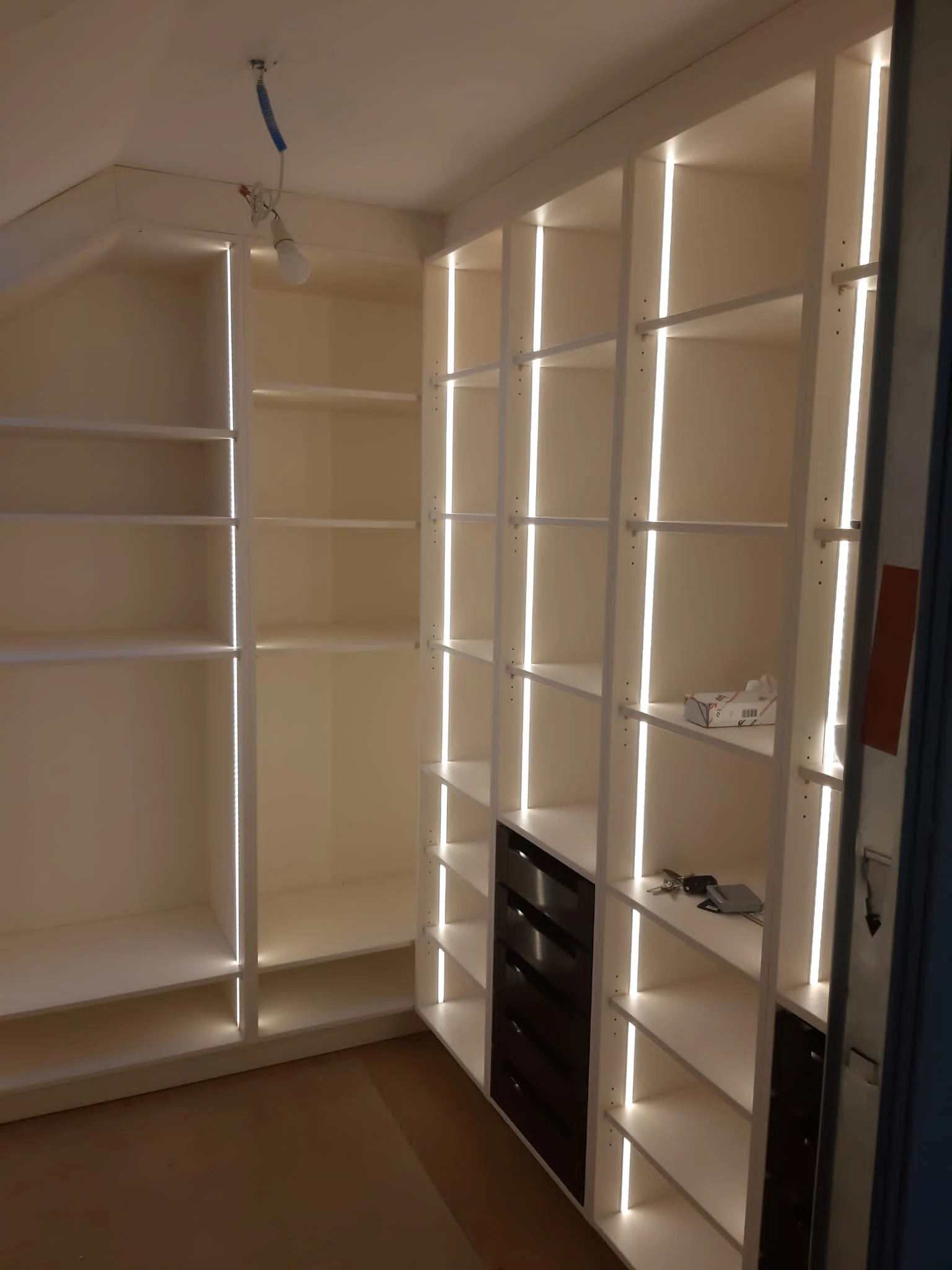 Vessy - Des rangements lumineux sous les combles — réalisation de l’Atelier des Rocailles