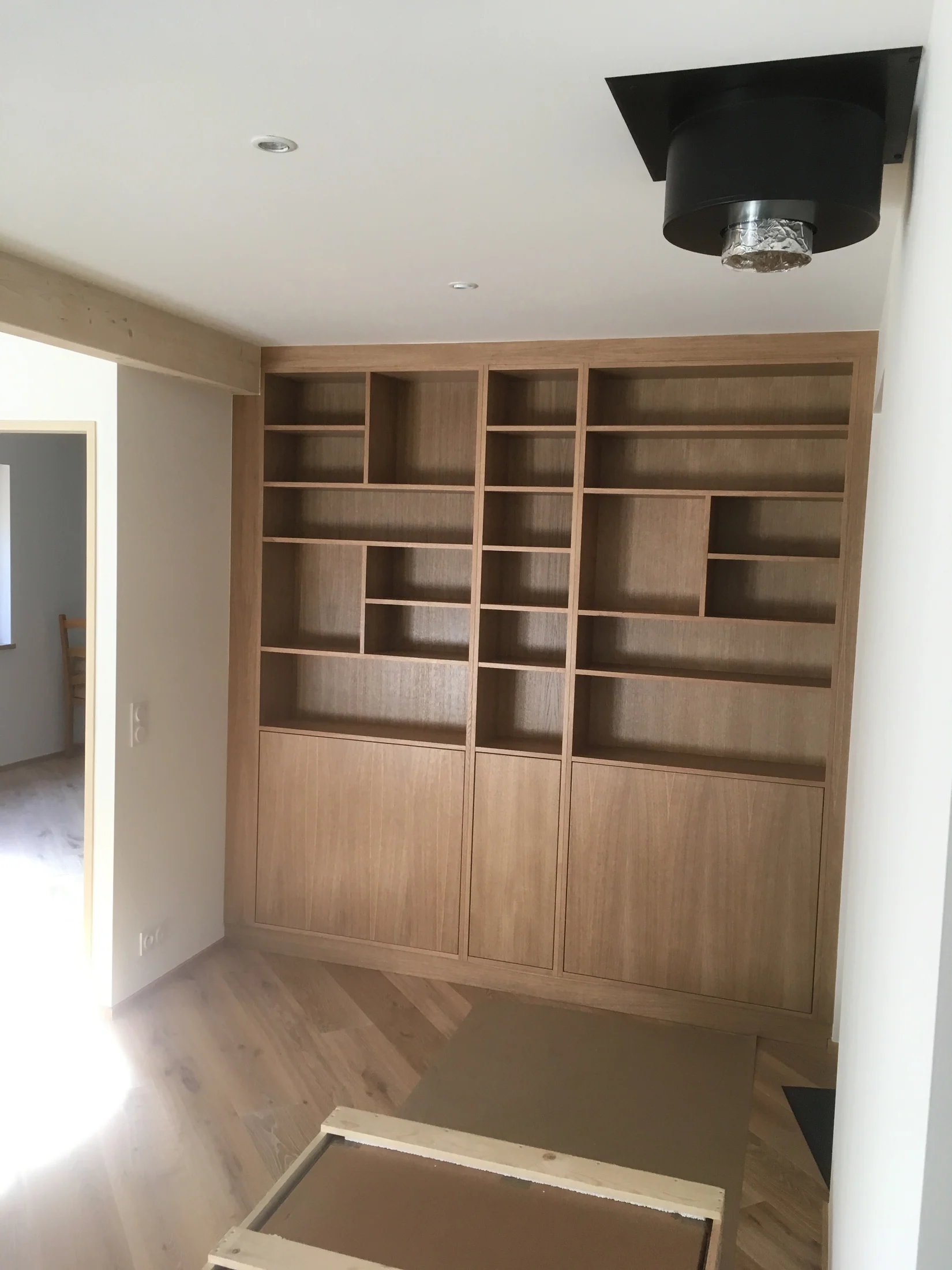 Pers-Jussy - Bibliothèque en bois — réalisation de l’Atelier des Rocailles