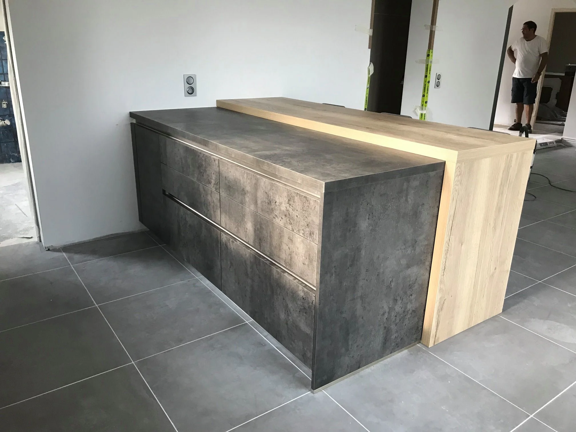Fillinges - Un îlot béton pour se retrouver — réalisation de l’Atelier des Rocailles