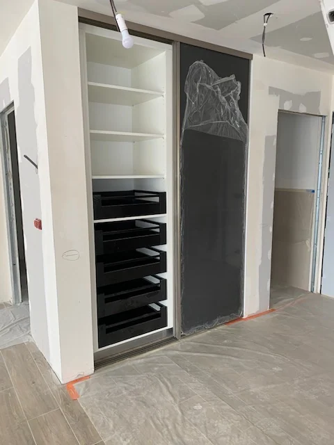 Penderies & tiroirs — réalisation de l’Atelier des Rocailles