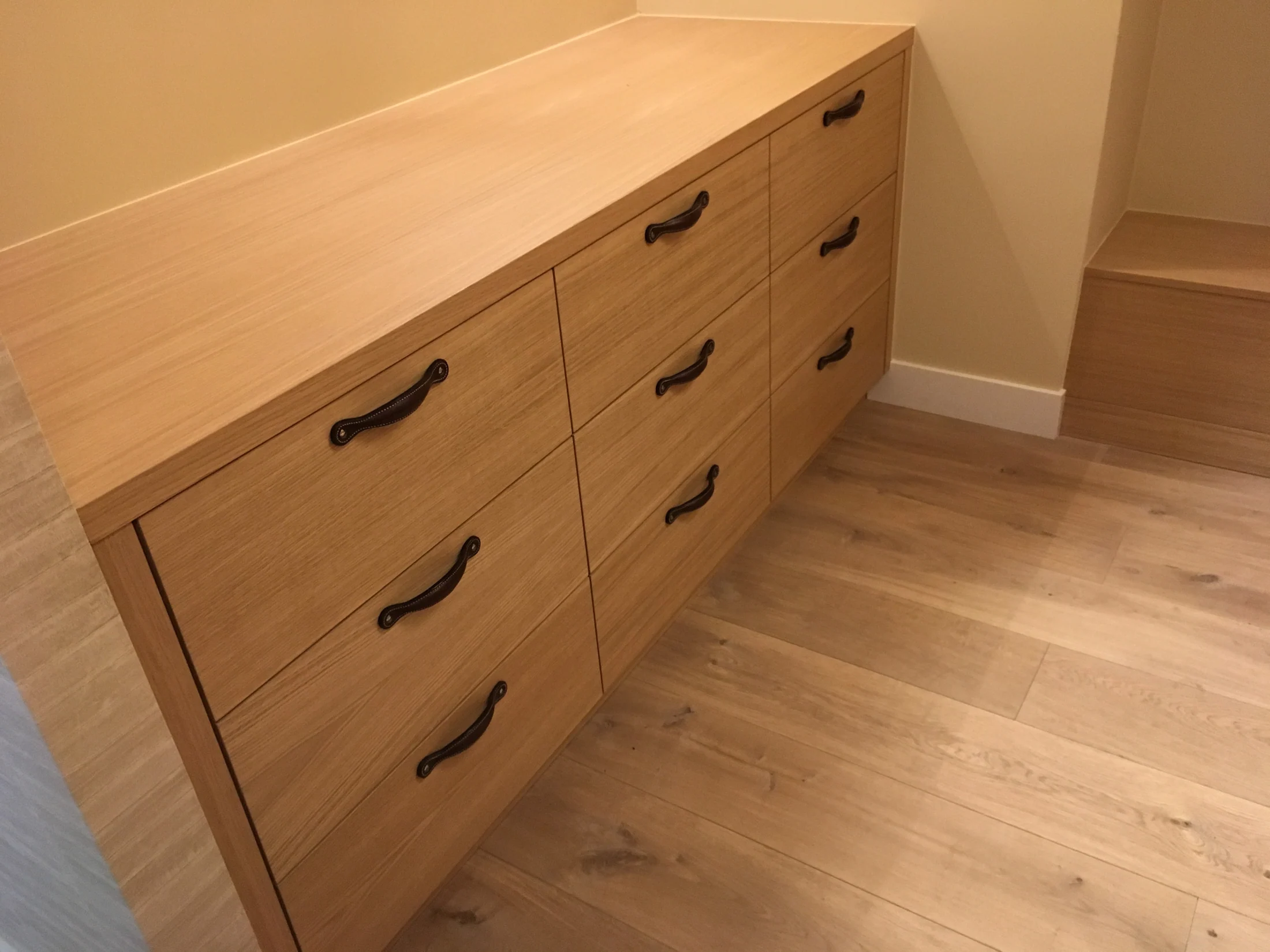 La Gara - Une commode, des détails — réalisation de l’Atelier des Rocailles