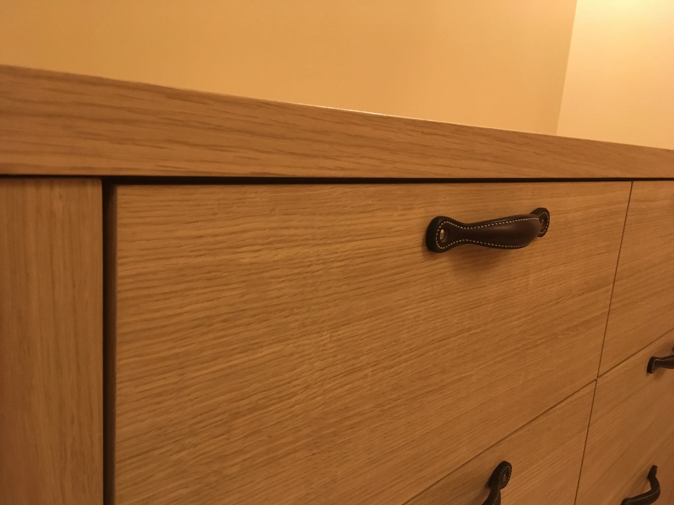 La Gara - Une commode, des détails — réalisation de l’Atelier des Rocailles