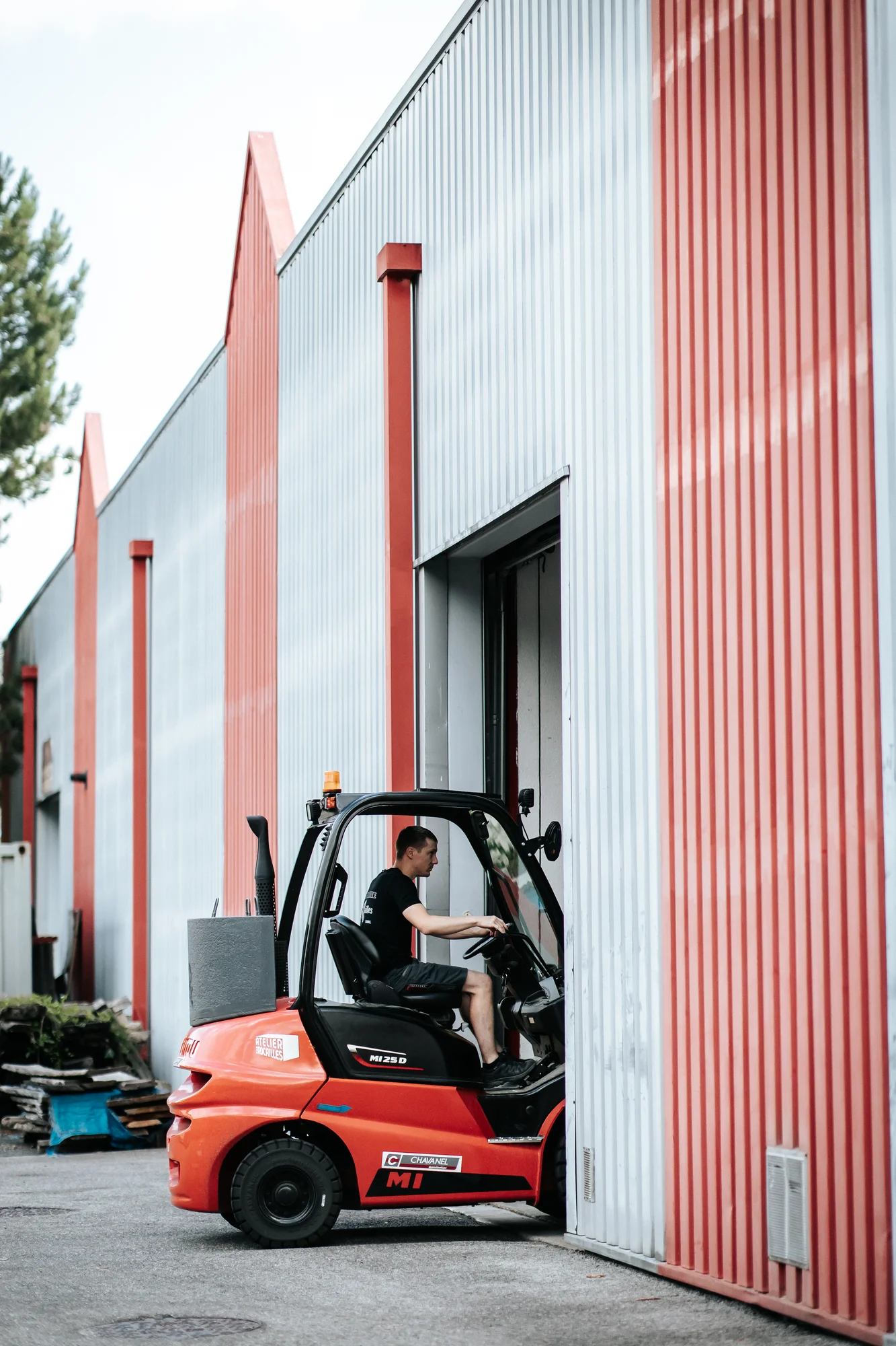 L’atelier et l’équipe — réalisation de l’Atelier des Rocailles