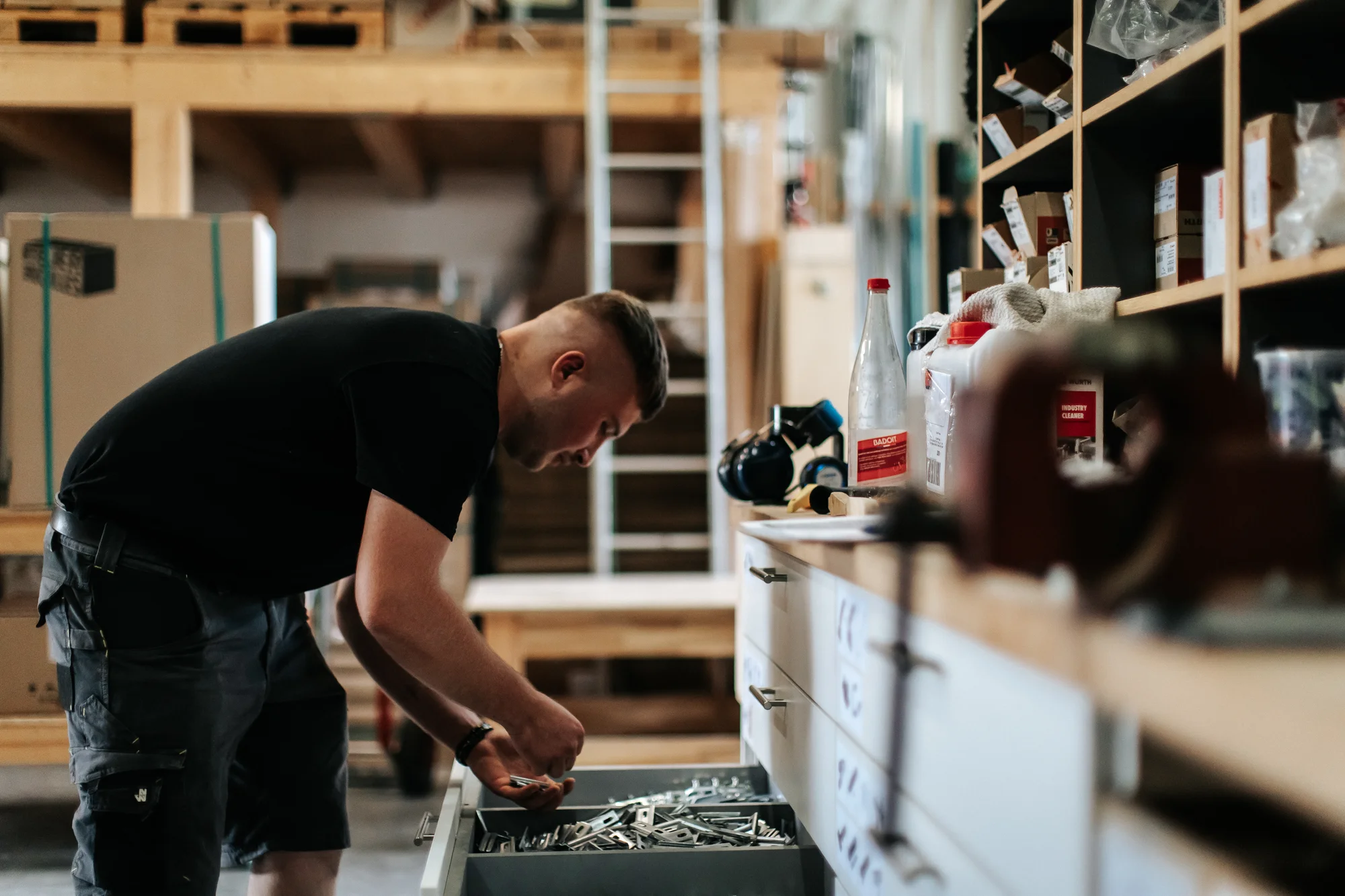 L’atelier et l’équipe — réalisation de l’Atelier des Rocailles